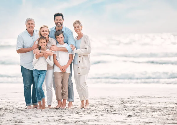 One Beautiful Family Bonding While Spending Day Beach Together — Stock fotografie