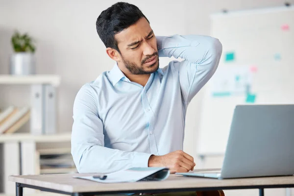 Exhausted Business Man Holding Sore Neck While Sitting Desk Laptop — Zdjęcie stockowe