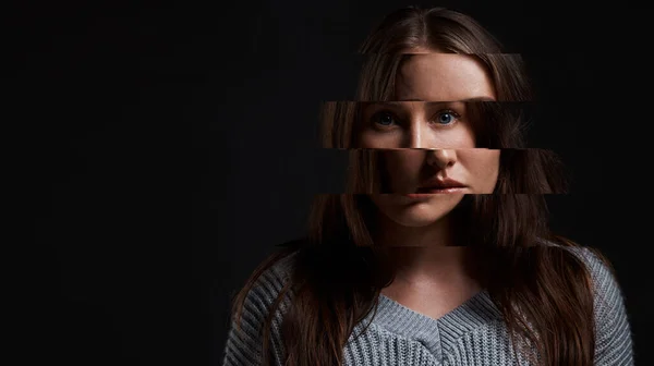 Studio Shot Woman Posing Dark Background Distorted Face — Fotografia de Stock