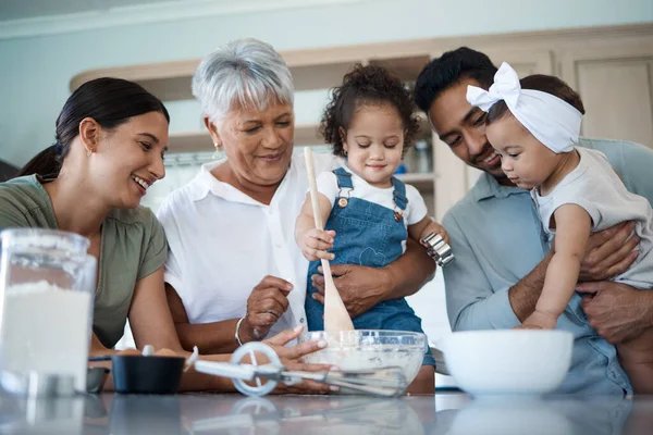Multigenerational Family Baking Together Kitchen — Fotografia de Stock