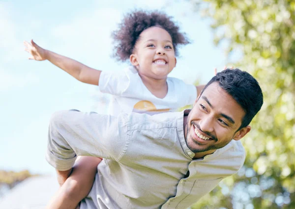 Memories Make Our Family Everything Man Giving His Daughter Piggyback — Fotografia de Stock