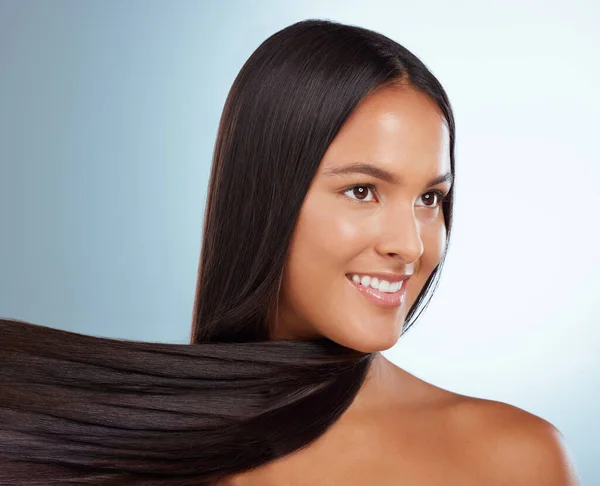 Hispanic Brunette Woman Long Lush Beautiful Hair Posing Smiling Grey — ストック写真
