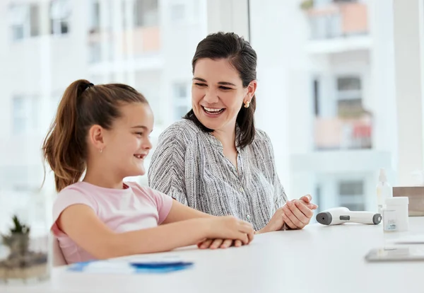 Mother Daughter Checkup Hospital — Stok fotoğraf