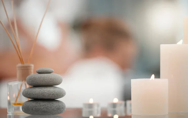 Pile Hot Massage Stones Candles Spa — Stock Photo, Image