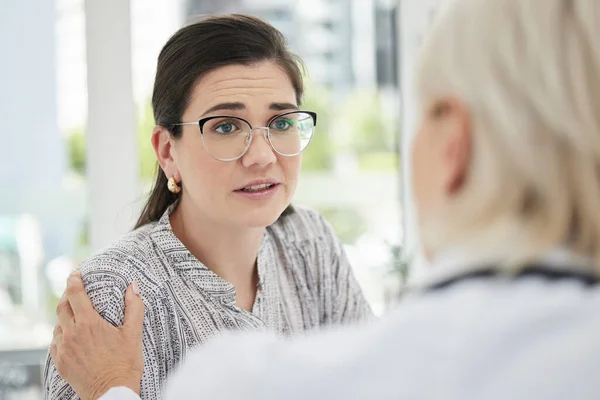 Doctor Offering Patient Support Consultation — Foto Stock