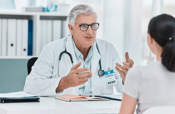 Common Reaction Mature Doctor Sitting His Patient Consultation His Clinic — Foto Stock