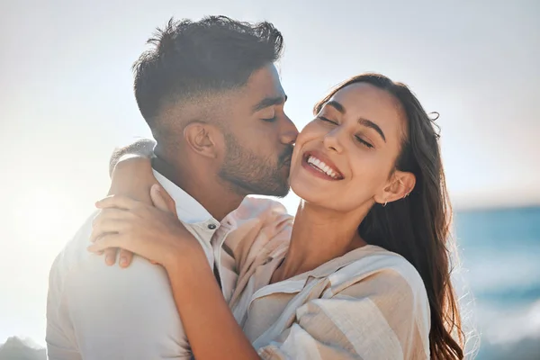 Young Couple Spending Time Together Beach — 스톡 사진