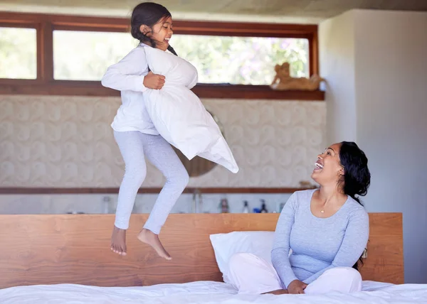 Playful Mother Daughter Bed Little Girl Jumping Her Mothers Bed — Zdjęcie stockowe