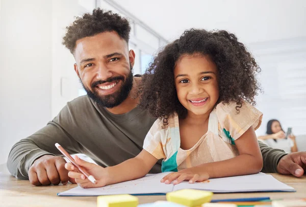 Young Father Helping His Daughter Homework Home — 图库照片