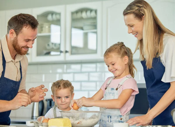 Happy Loving Family Baking Together Mother Father Two Daughters Making — 图库照片