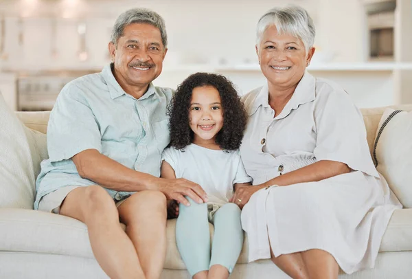 Shes Sweet She Looks Grandparents Bonding Grandchild Sofa Home — ストック写真