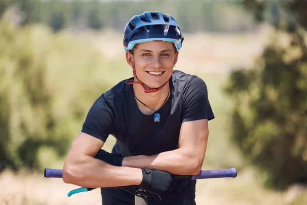 Portrait Handsome Man Wearing Helmet Taking Break Cycling His Bicycle — Zdjęcie stockowe