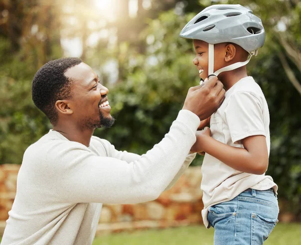 Protecting His Baby Father Adjusting His Sons Helmet — Fotografia de Stock