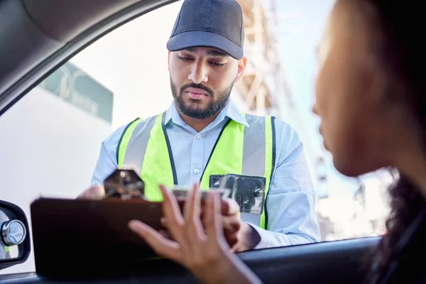 Low Angle Shot Traffic Officer Issuing Woman Ticket — 스톡 사진