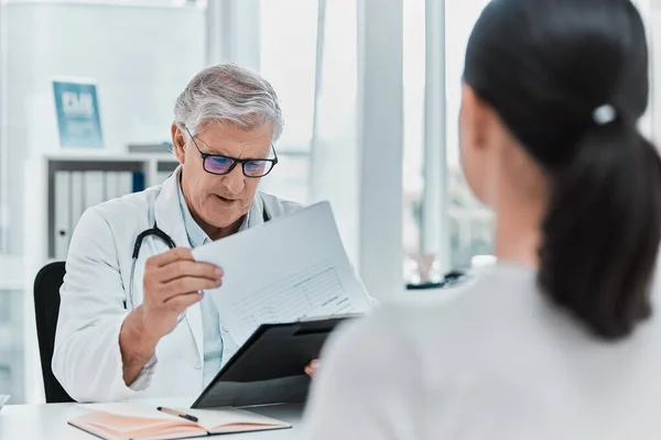 Did You Last Take Test Mature Doctor Sitting His Patient — Foto Stock