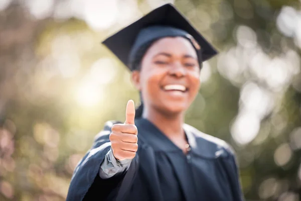 Gelecek Için Sana Iyi Şanslar Diliyoruz Mezuniyet Gününde Genç Bir — Stok fotoğraf