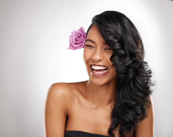 Happiness Job Beautiful Young Woman Posing Flower Her Hair — Stock fotografie