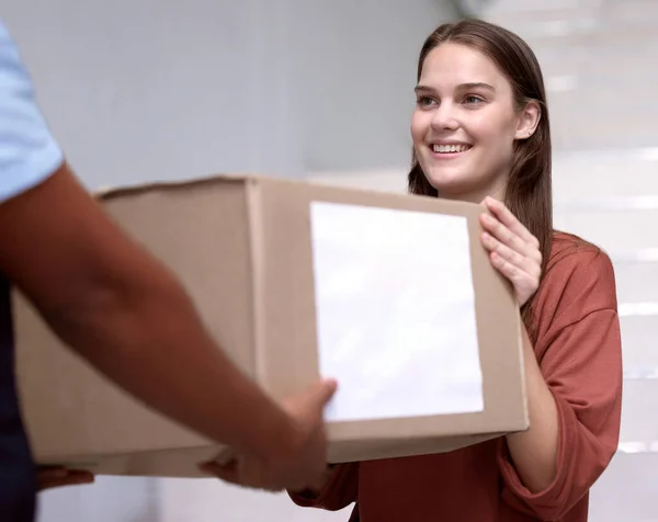 Sometimes Joy Comes Box Woman Accepting Her Delivery Delivery Man — Φωτογραφία Αρχείου