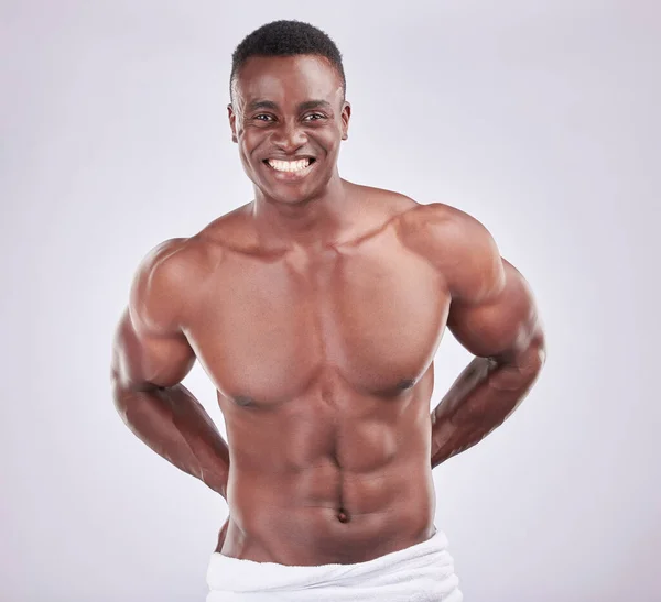 Charms All Smile Body Studio Portrait Muscular Young Man Posing — Foto de Stock