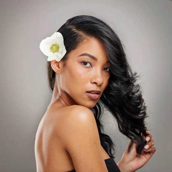 You Can Play Hair Heart Beautiful Young Woman Posing Flower — Foto de Stock