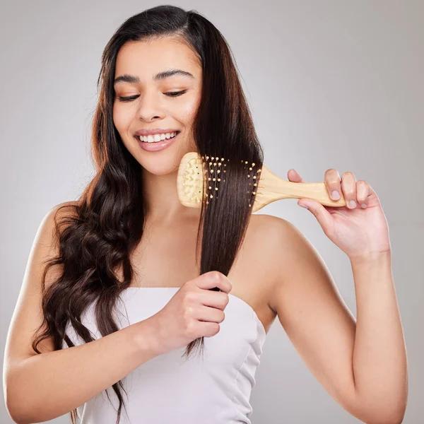 Can Curly Straight Still Look Good Studio Shot Young Woman — Φωτογραφία Αρχείου