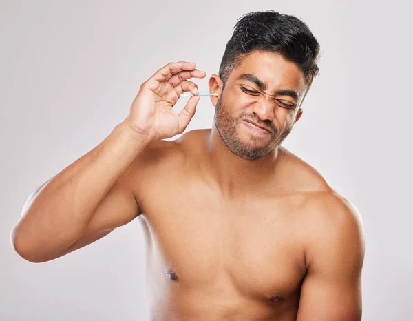 Its Weirdest Feeling Young Man Cleaning His Ears Grey Background — Stock Photo, Image
