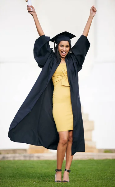 Its Bright Beautiful Day Portrait Young Woman Cheering Graduation Day — Photo