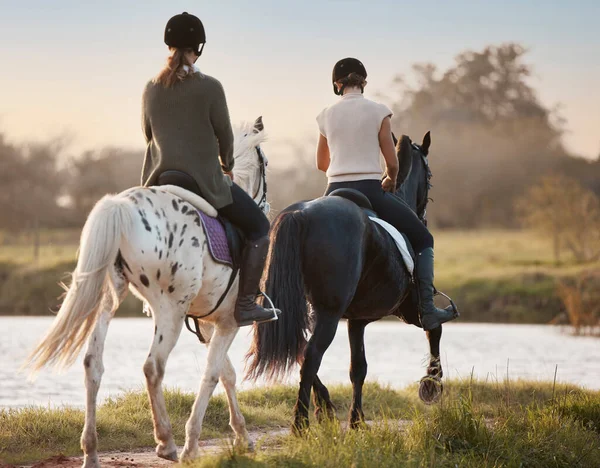 Exploring New Paths Two Young Women Out Horseback Riding Together — ストック写真