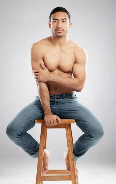 Dont Have Bad Angle Studio Shot Handsome Young Man Showing — Stock Photo, Image