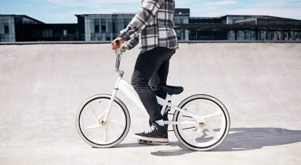 Man Move Unrecognizable Man Riding His Bmx — Stockfoto