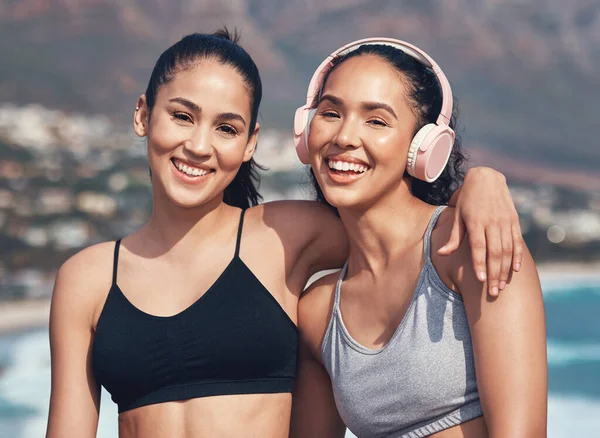 Building Lasting Friendships Exercise Two Young Friends Working Out Together — Foto Stock