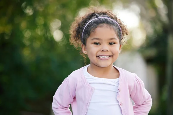 Childhood Short Season Portrait Adorable Little Girl Having Fun Outdoors Rechtenvrije Stockfoto's