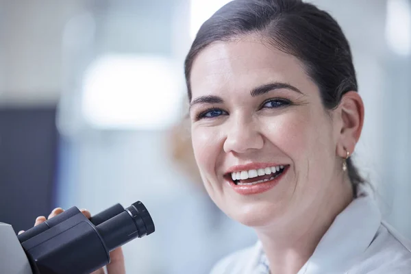 Young Female Lab Tech Using Her Microscope — 스톡 사진
