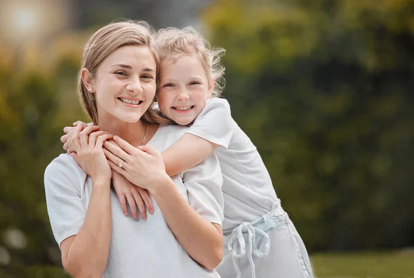 Portrait Adorable Little Girl Hugging Her Mother While Bonding Her — Stock Fotó
