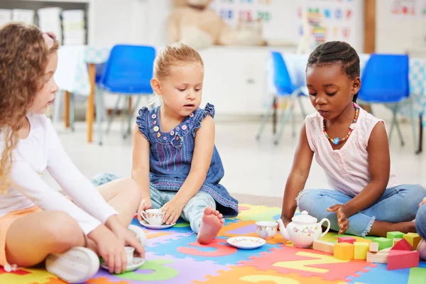 Group Diverse Adorable Little Girls Sitting Cross Legged Floor Preschool — 图库照片