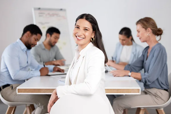 Cropped Portrait Attractive Young Businesswoman Sitting Boardroom Meeting Her Colleagues — Stok Foto