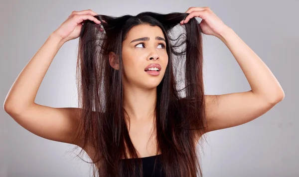 Hair Mess Studio Shot Attractive Young Woman Having Bad Hair — Stok fotoğraf