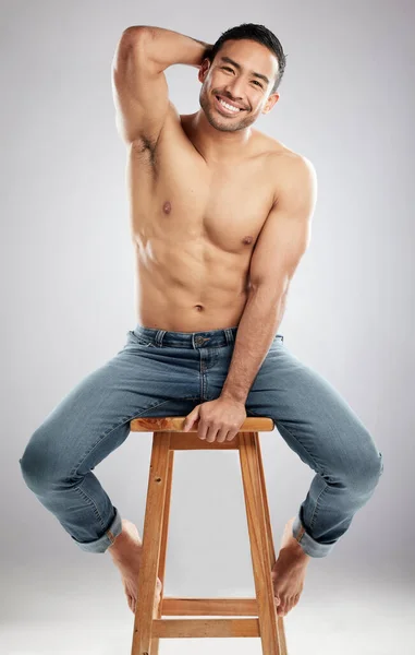 Gentle Powerful Studio Shot Handsome Young Man Showing His Muscular — Stockfoto