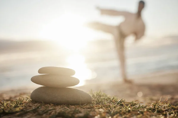 Balance Harmony Closeup Shot Stack Stones Beach Man Practicing Karate — Stok fotoğraf
