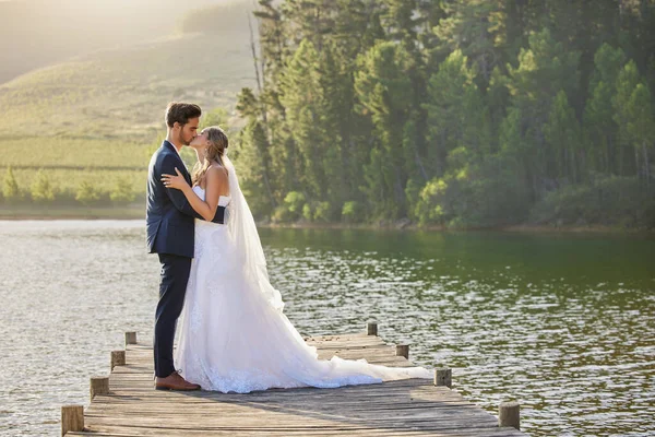 Full Length Shot Affectionate Bride Groom Wedding Day — Fotografia de Stock