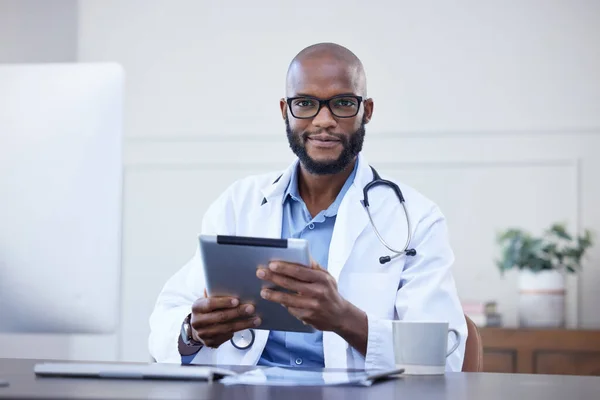 Now Can Keep Track Schedule Easily Young Male Doctor Using — Stockfoto
