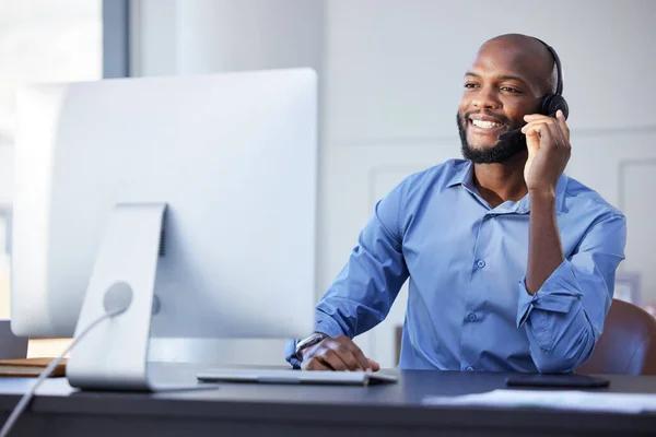 Help Mij Help Jou Een Jonge Mannelijke Call Center Agent — Stockfoto