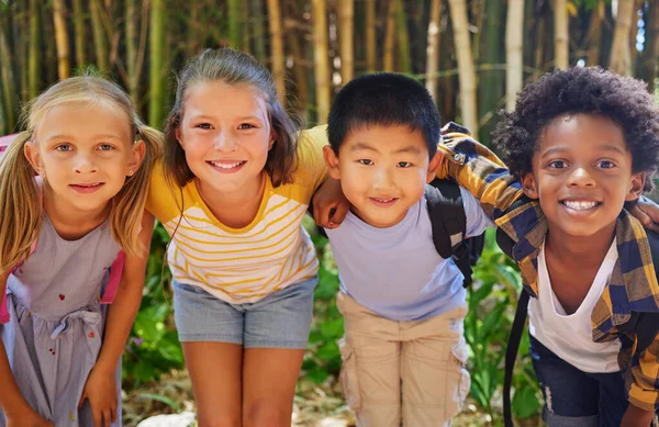 Group Elementary School Children Together —  Fotos de Stock