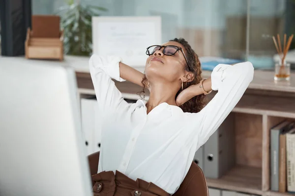 Top Things Feeling Relaxed Attractive Young Businesswoman Looking Relaxed While — Φωτογραφία Αρχείου