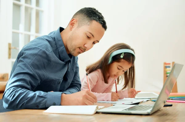 Working Side Side Dad Adorable Little Girl Doing Her Homework —  Fotos de Stock