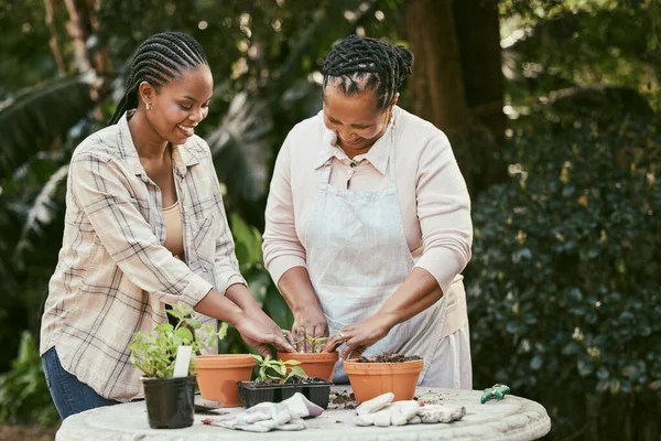 Moms Got All Heart Mother Daughter Gardening Together Backyard — Fotografia de Stock