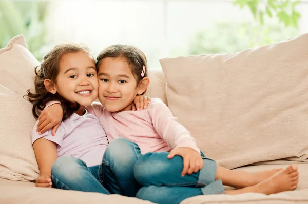 Anything Her Two Sisters Bonding Couch Home — стоковое фото