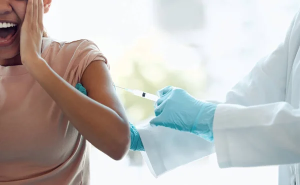 Needles Worst Fear Unrecognisable Woman Sitting Feeling Stressed While Getting — Foto de Stock