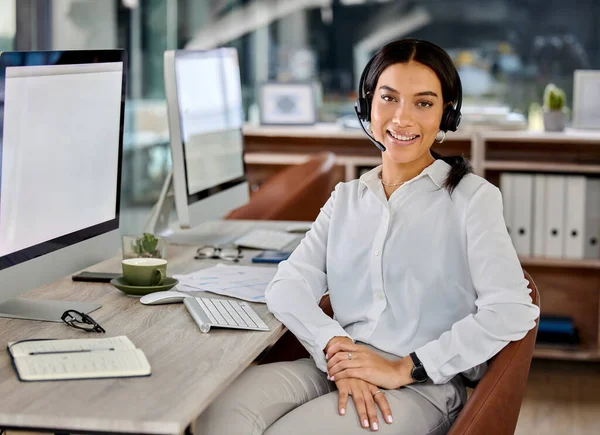 Taking Every Opportunity Comes Way Young Businesswoman Working Call Center — ストック写真