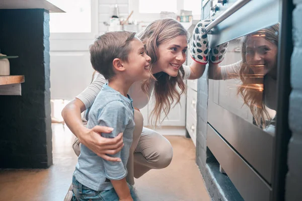 Most Recently Learned Another Hobby Baking Little Boy His Mother — 图库照片